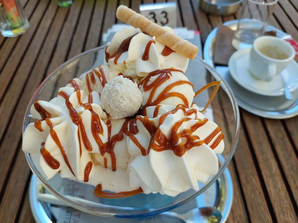 Nougateisbecher