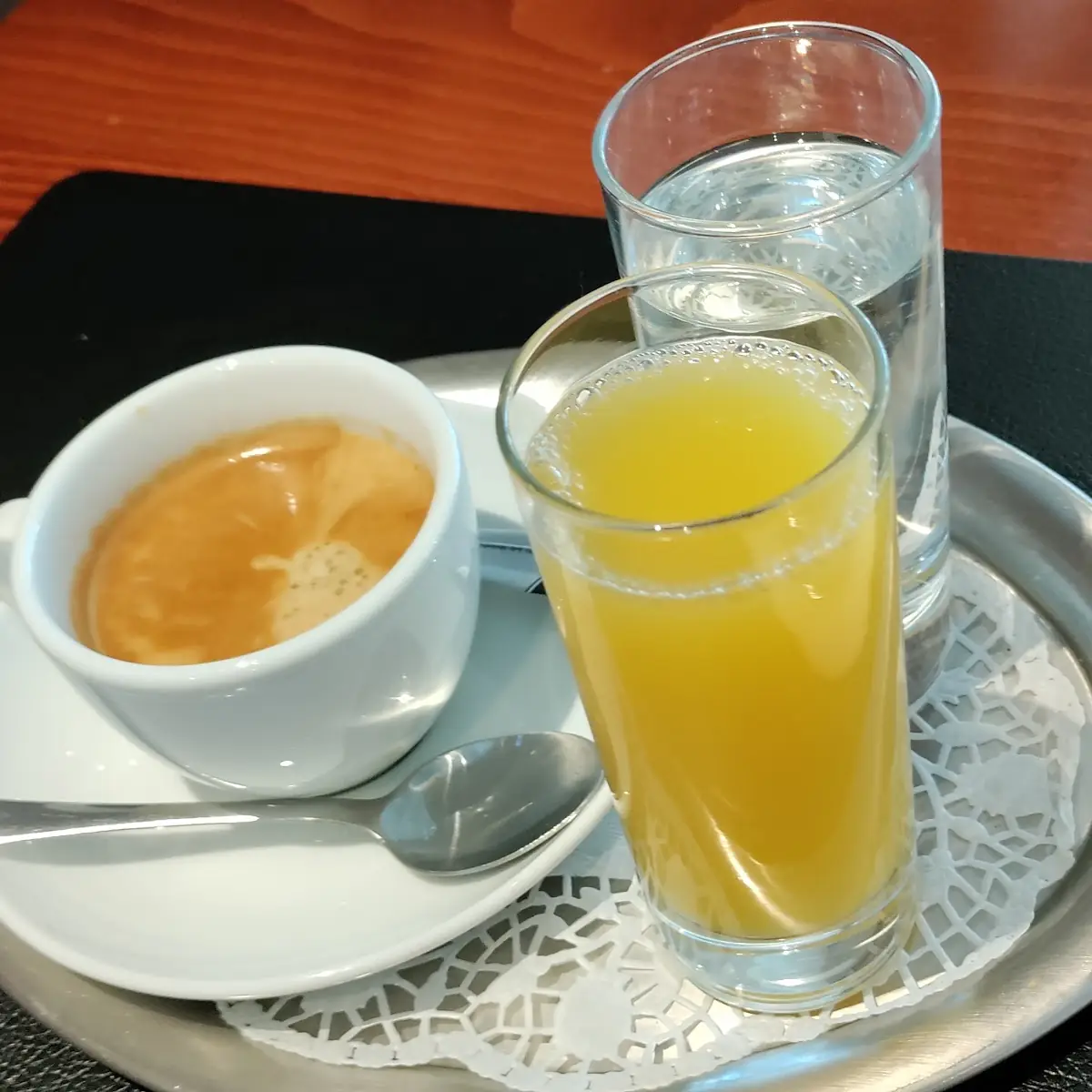 Kaffe Und Orangensaft