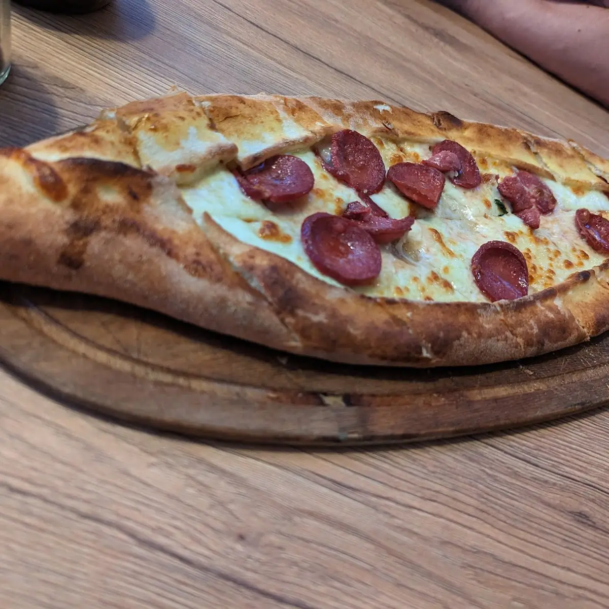 Sucuklu Kasarli Yumurtali Pide