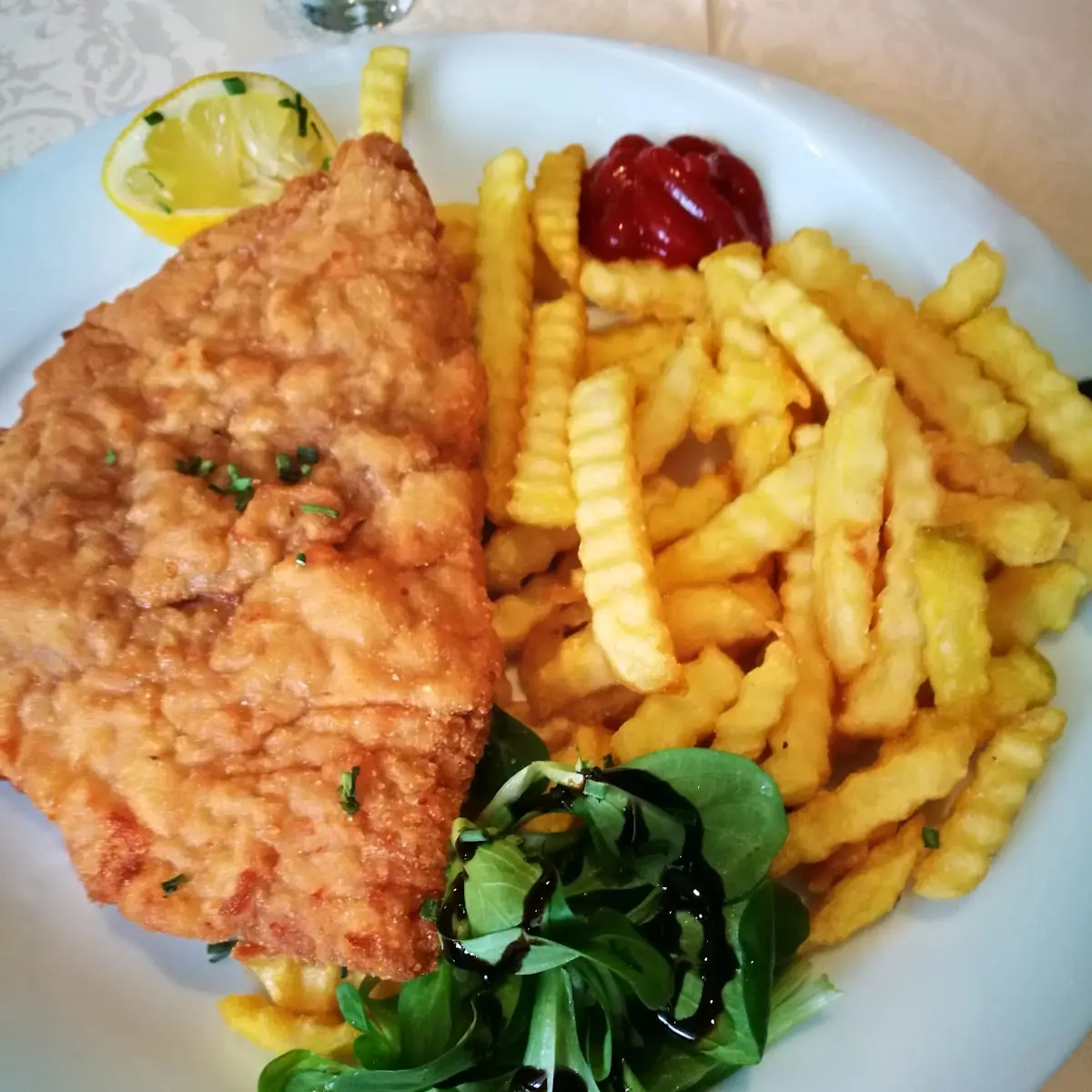 Knusprig Gebackenes Wiener Schnitzel
