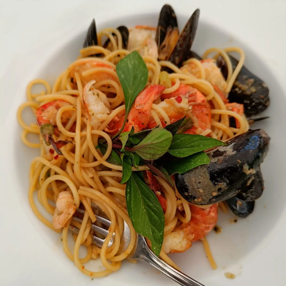 Riesengarnelen Auf Knoblauchspaghetti Mit Muscheln Und Shrimps