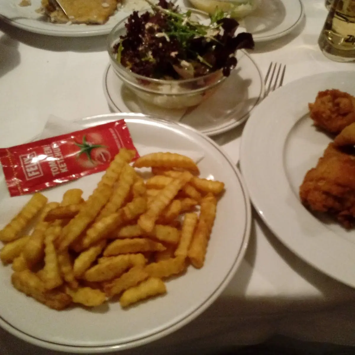 Gebackenes Hendl Mit Pommes