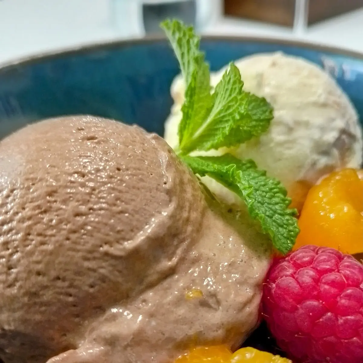 Hausgemachtes Nougat Eis