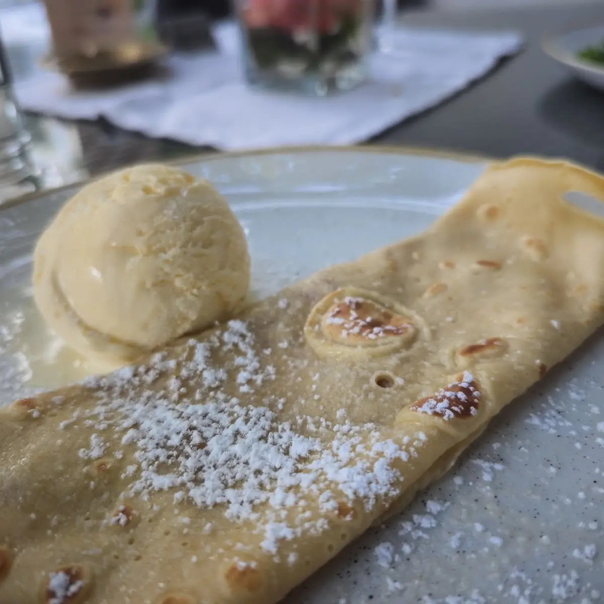 Marillenpalatschinke Mit Vanilleeis