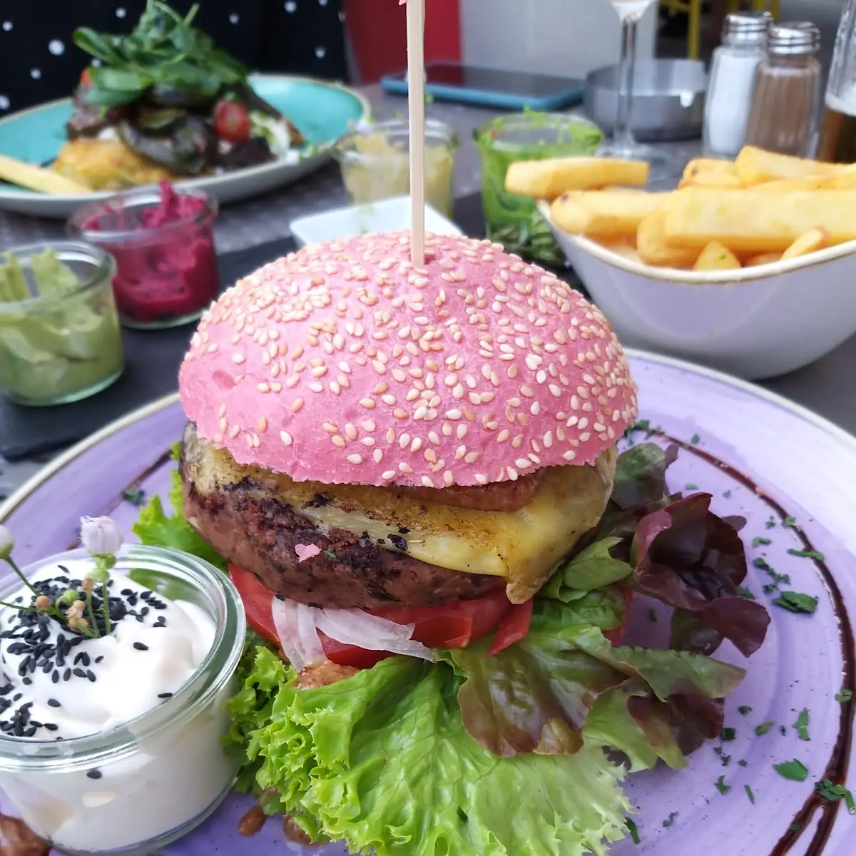 Watson Burger Mit Pommes Und Veganer Majo