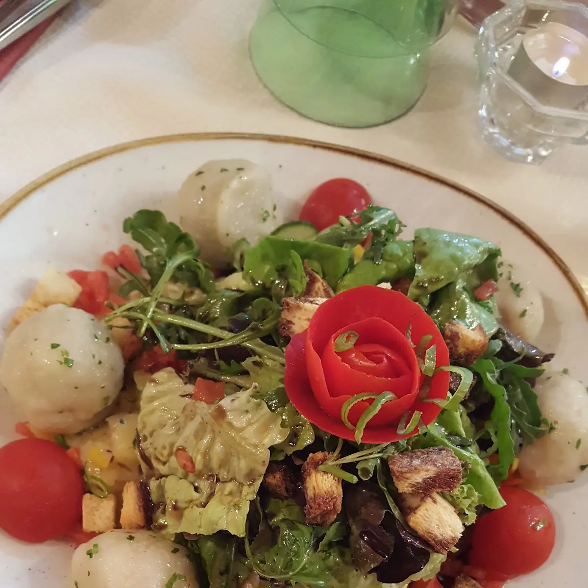 Gemischter Salat Mit Tiroler Knödel