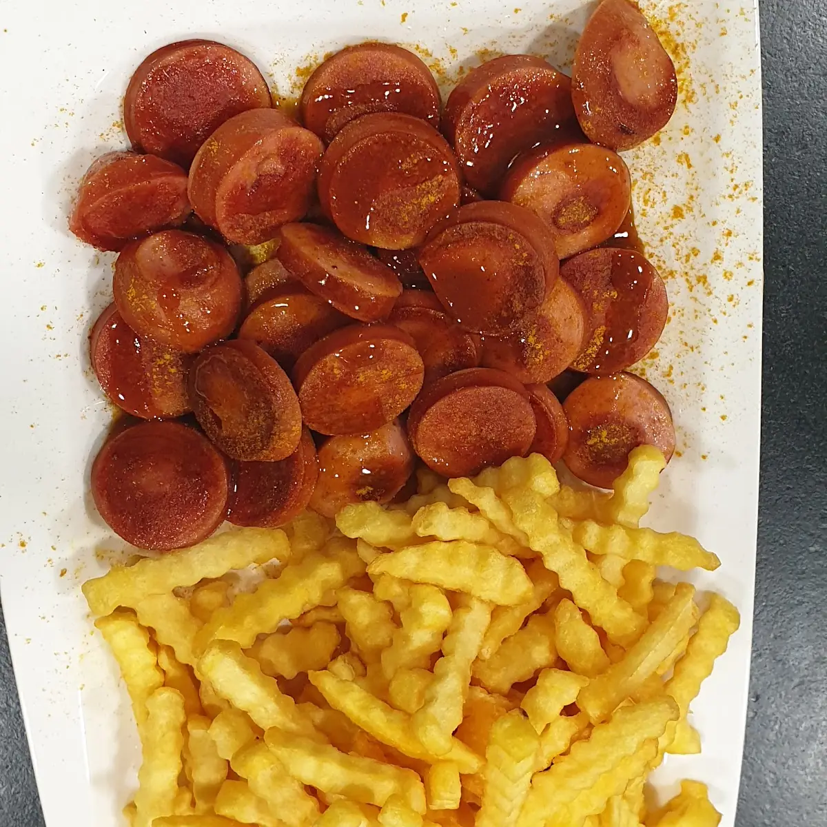 Currywurst Mit Pommes