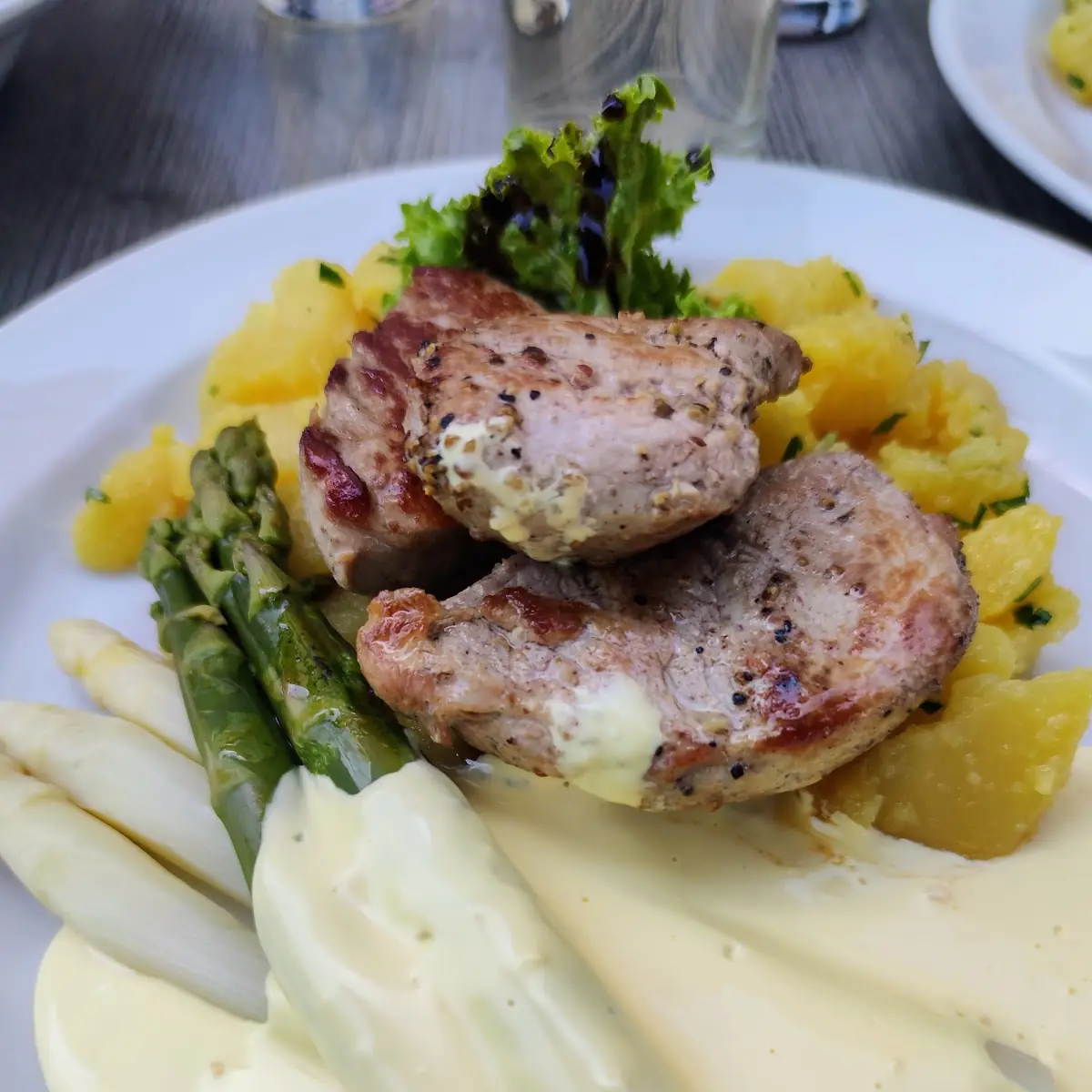 Schweinemedaillons Mit Spargel