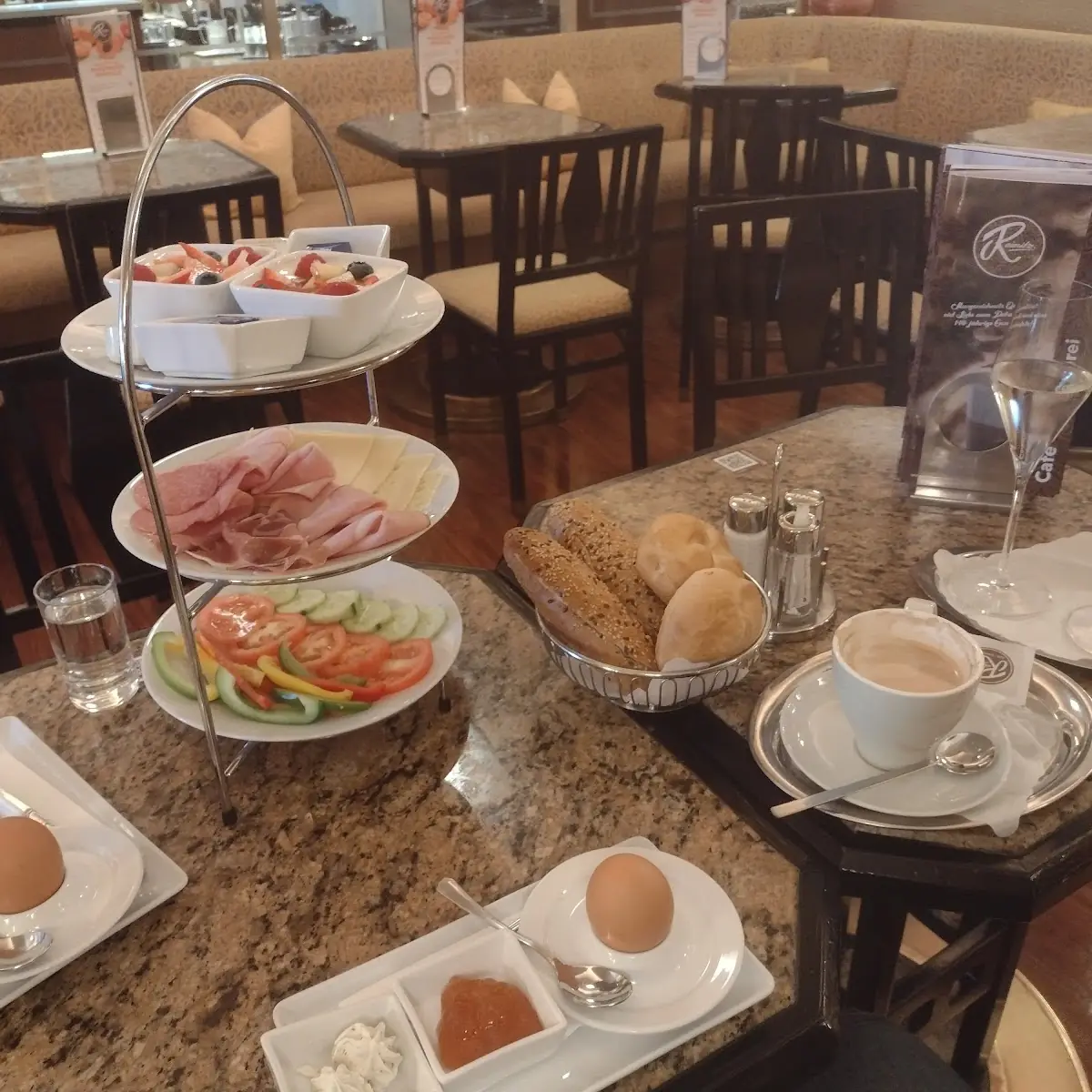 Frühstück For Two