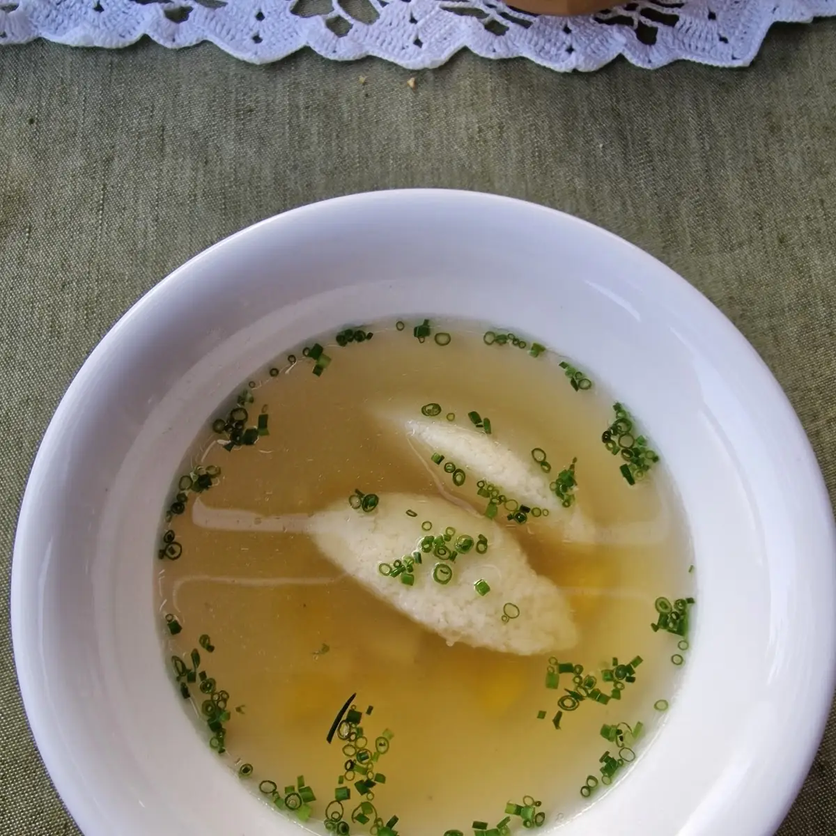 Hühnersuppe Mit Grießnockerl