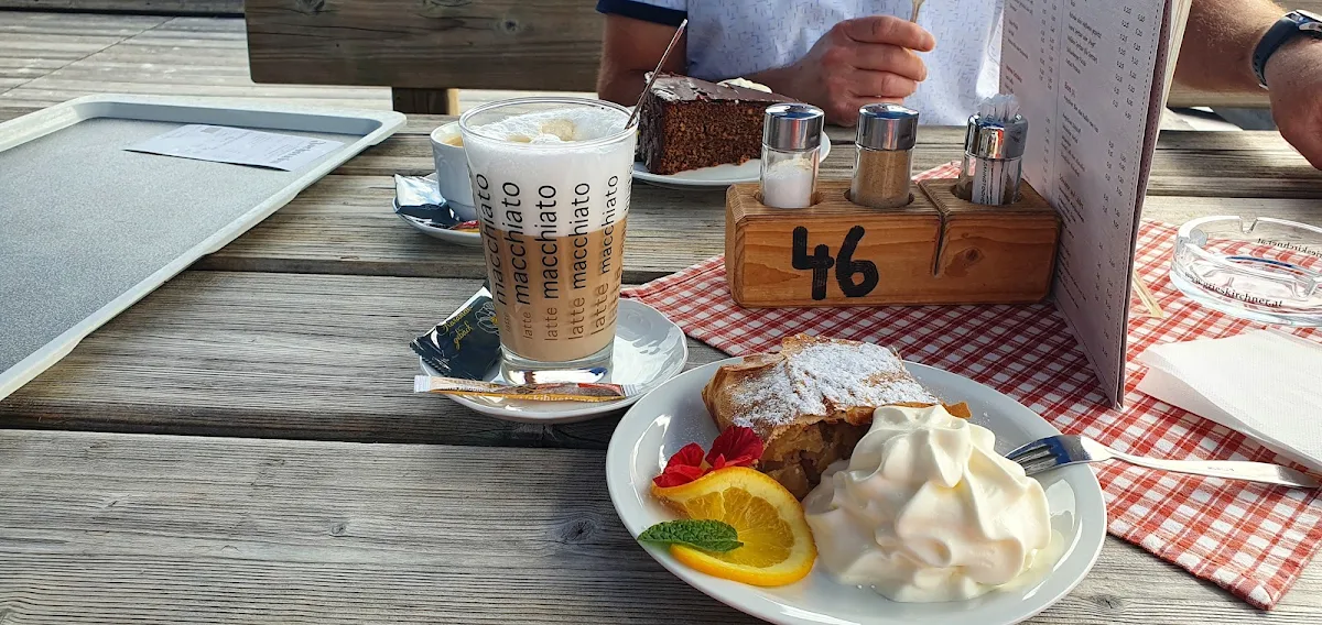 Apfelstrudel Mit Vanillesauce