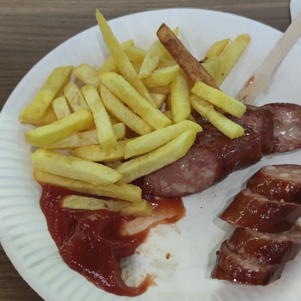 Käsekrainer Mit Pommes