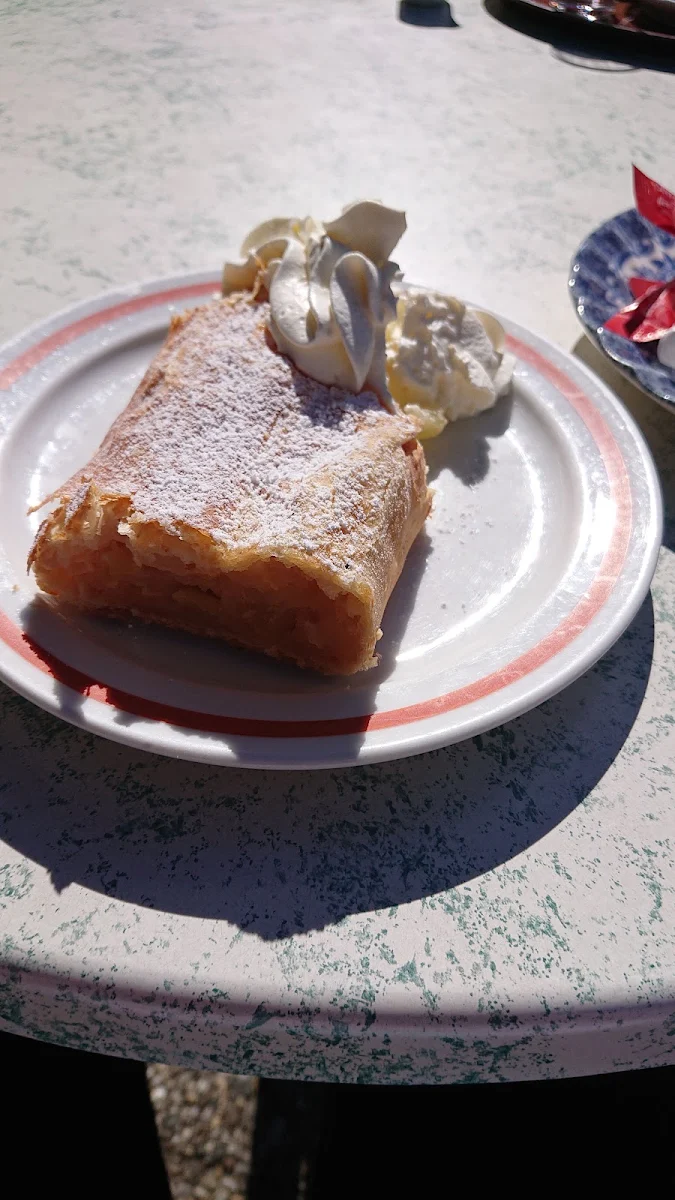 Apfelstrudel Hausgemacht