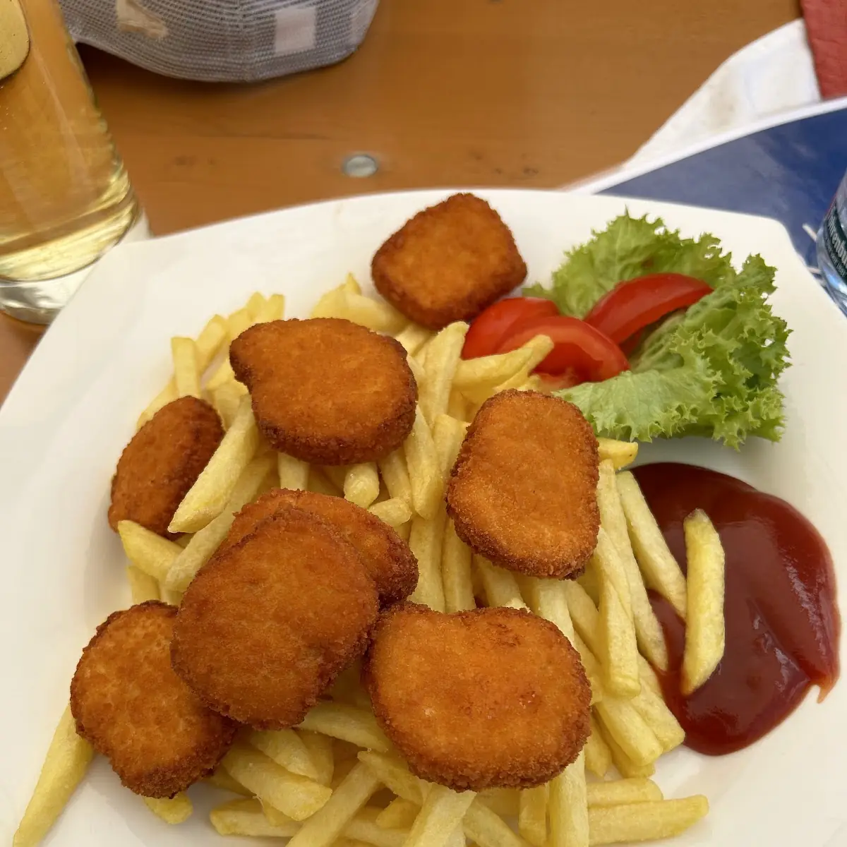 Chicken Nuggets Mit Pommes