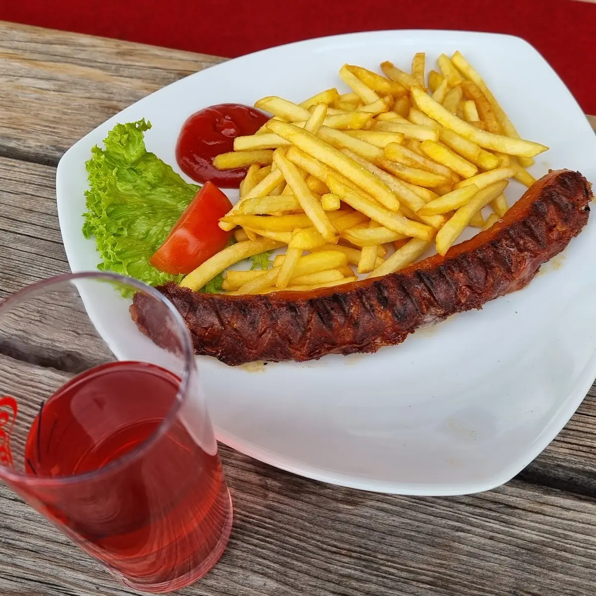 Grillwurst Mit Pommes