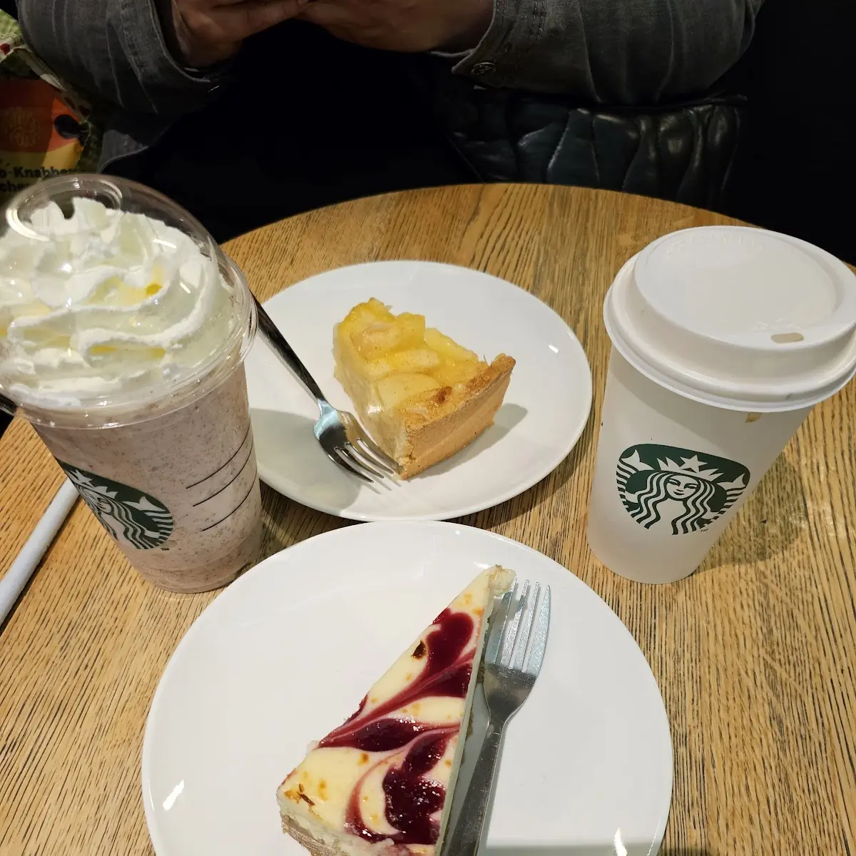 White Coffee Mocha and American Cheese Cake