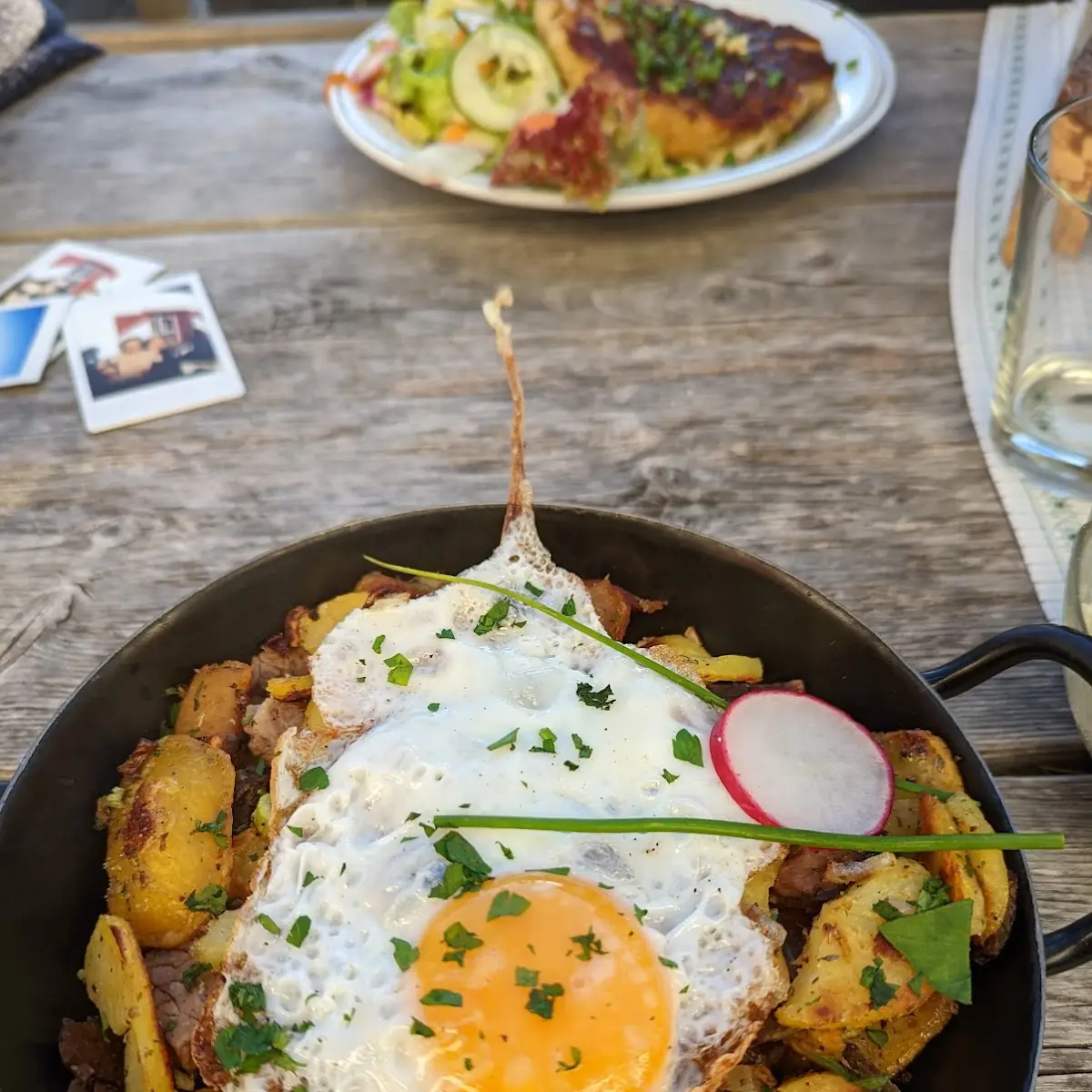 Gröstl Mit Ei Und Sauerkrautsalat