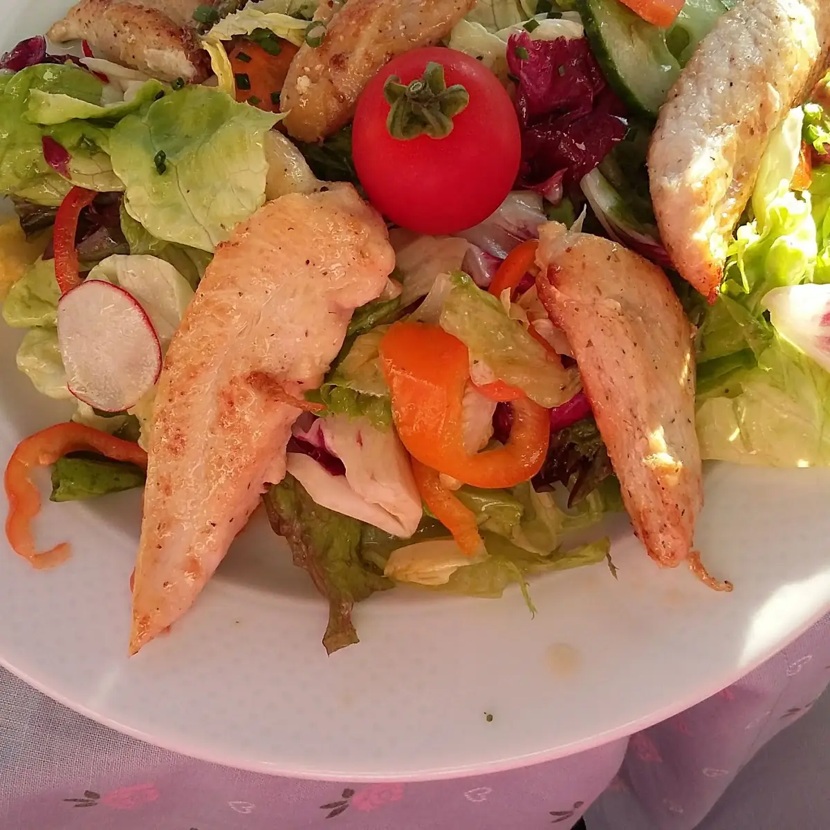 Salat Mit Gegrillten Hühnerstreifen