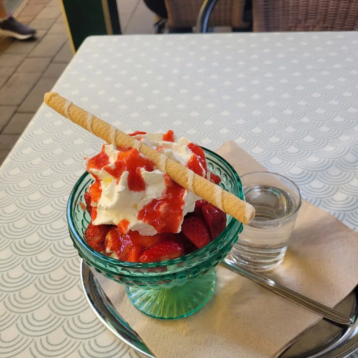 Vanilleeis Mit Frischen Erdbeeren