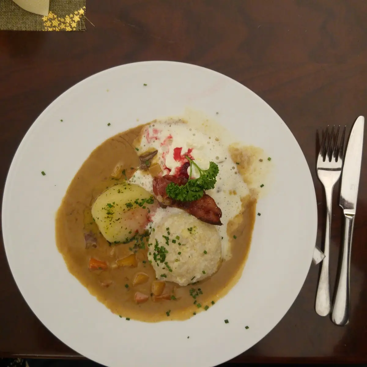Rinderbouillon Mit Pinzgauer Kaspressknödel