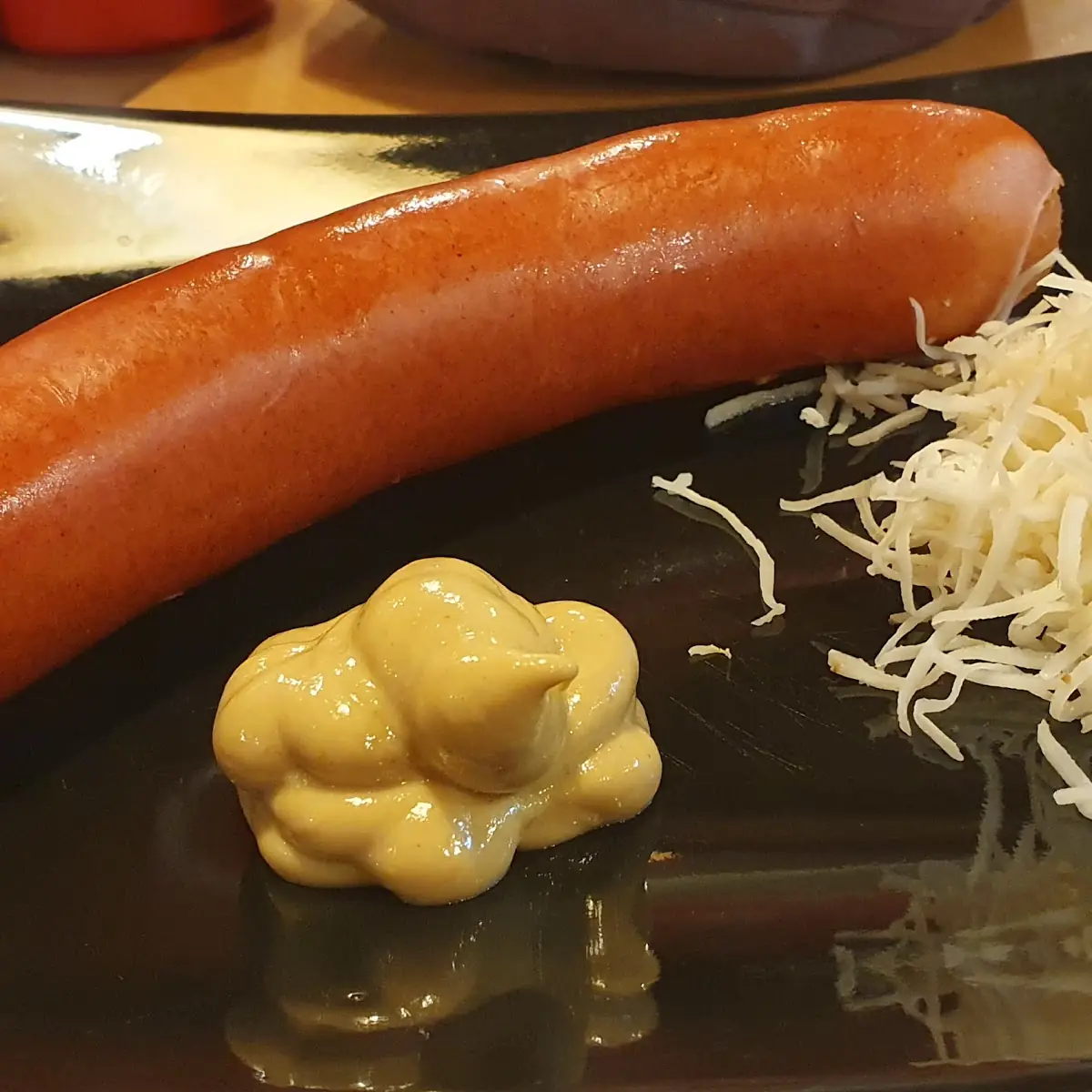 A Scharfe Buren Mit Kren Und Senf