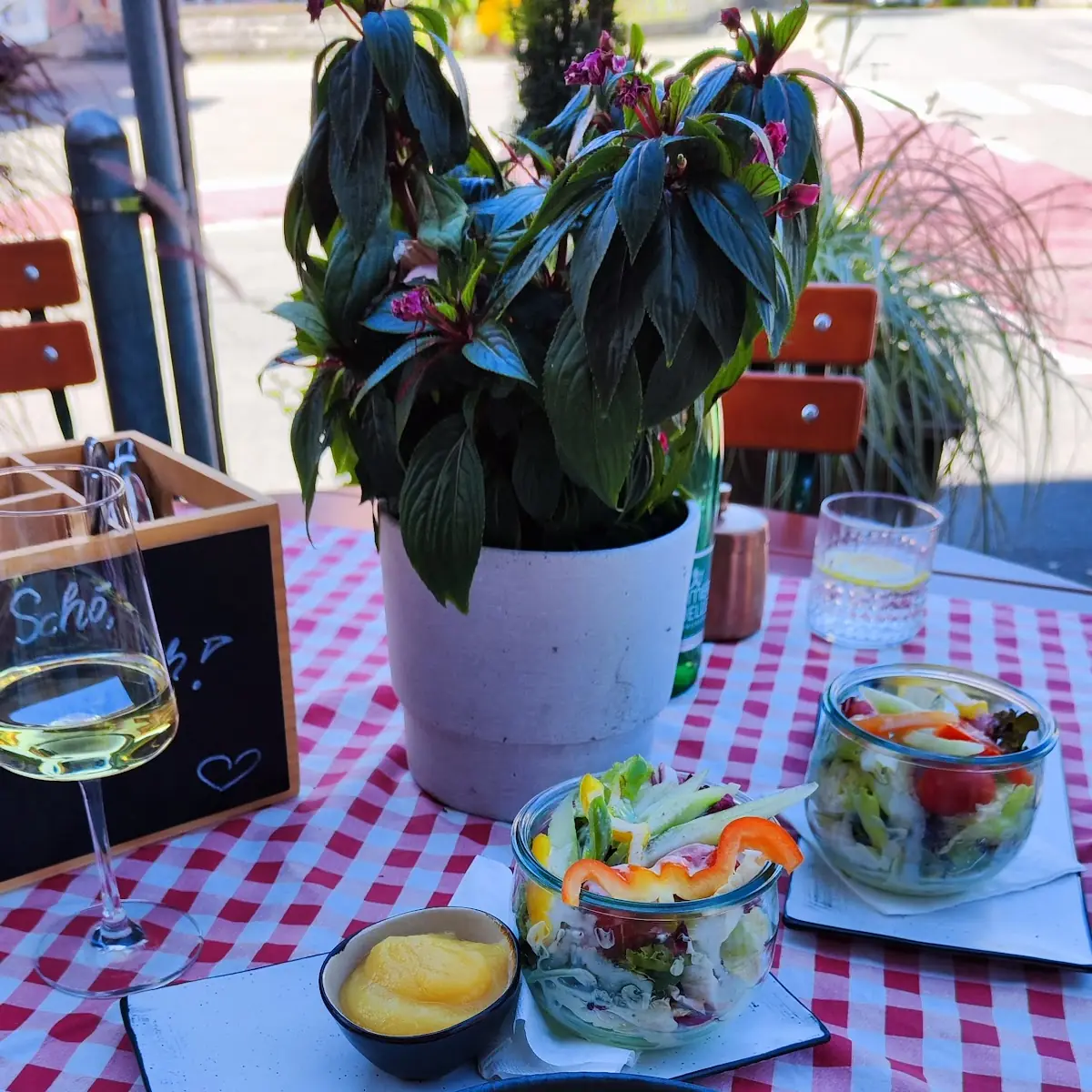 Käsespätzle Mit Kartoffelsalat, Gasthaus Rössle - Nenzing, Österreich