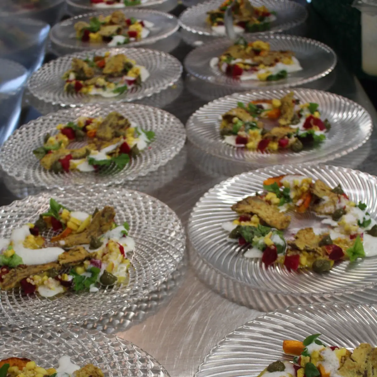 Ochsenbrust In Senfkruste Mit Herbstlichem Salat Und Wildkräuter