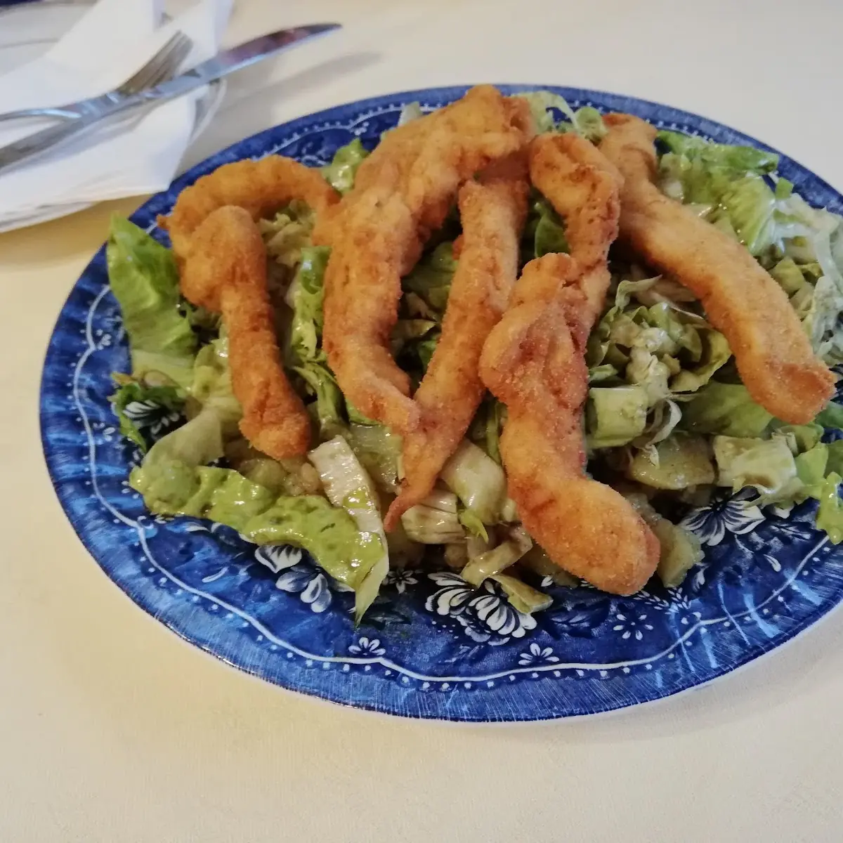 Gebackene Hühnerbrust Auf Blattsalat