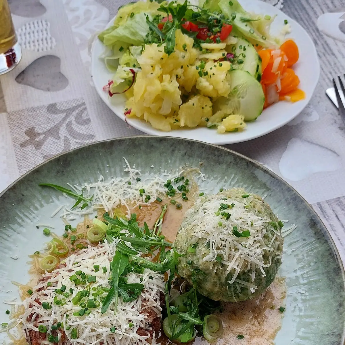 Knödel Duo Mit Salat