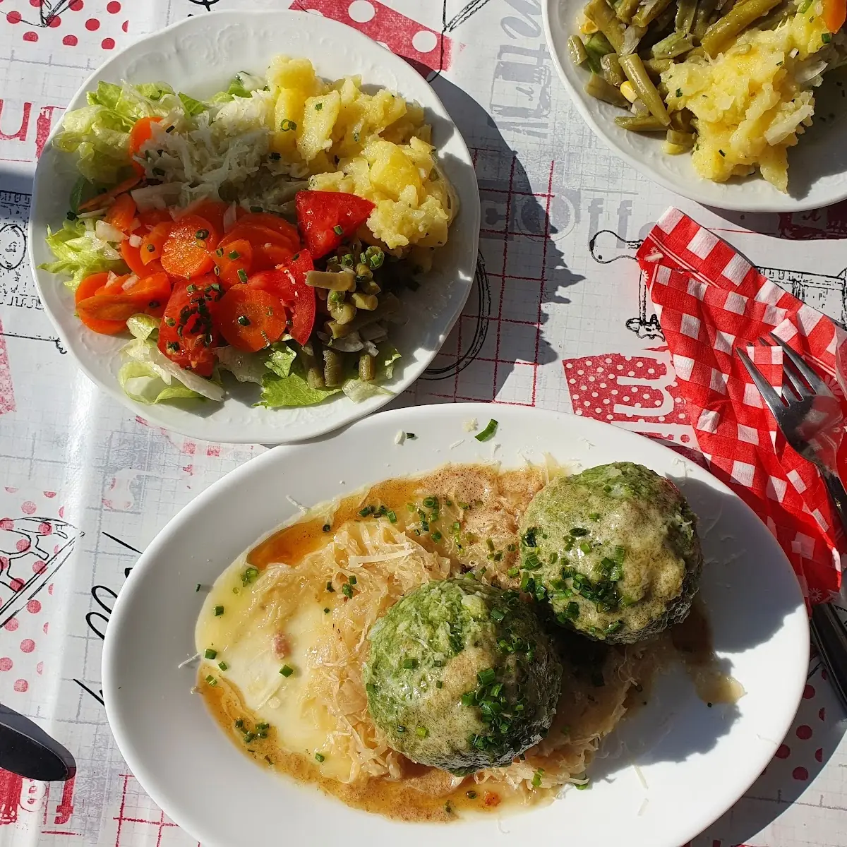 Spinatknödel Mit Salat