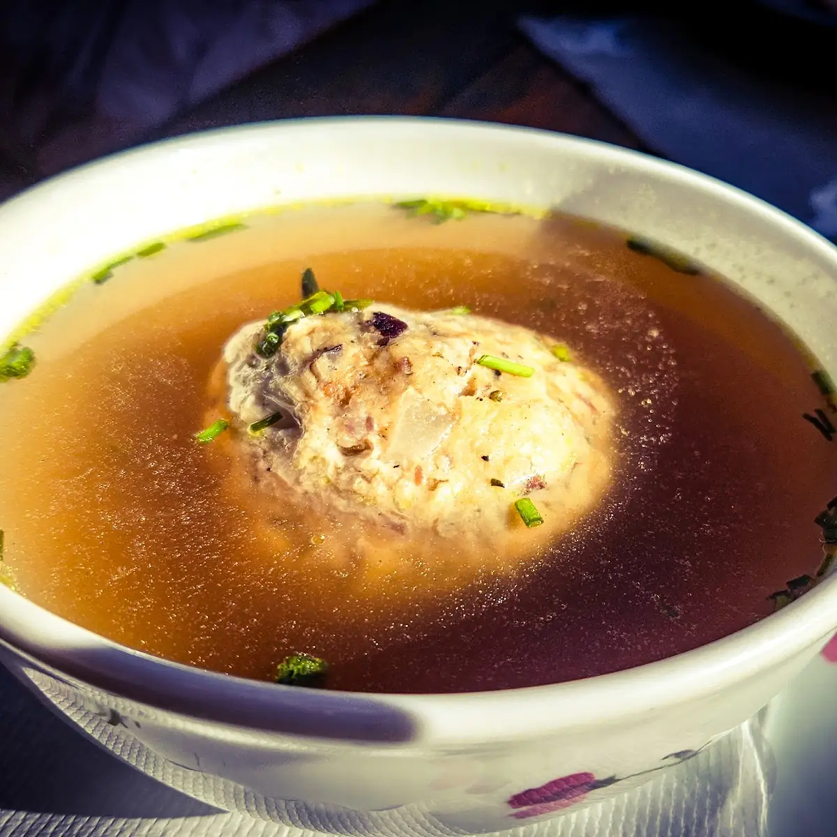Tiroler Speckknödel Mit Rindsbrühe