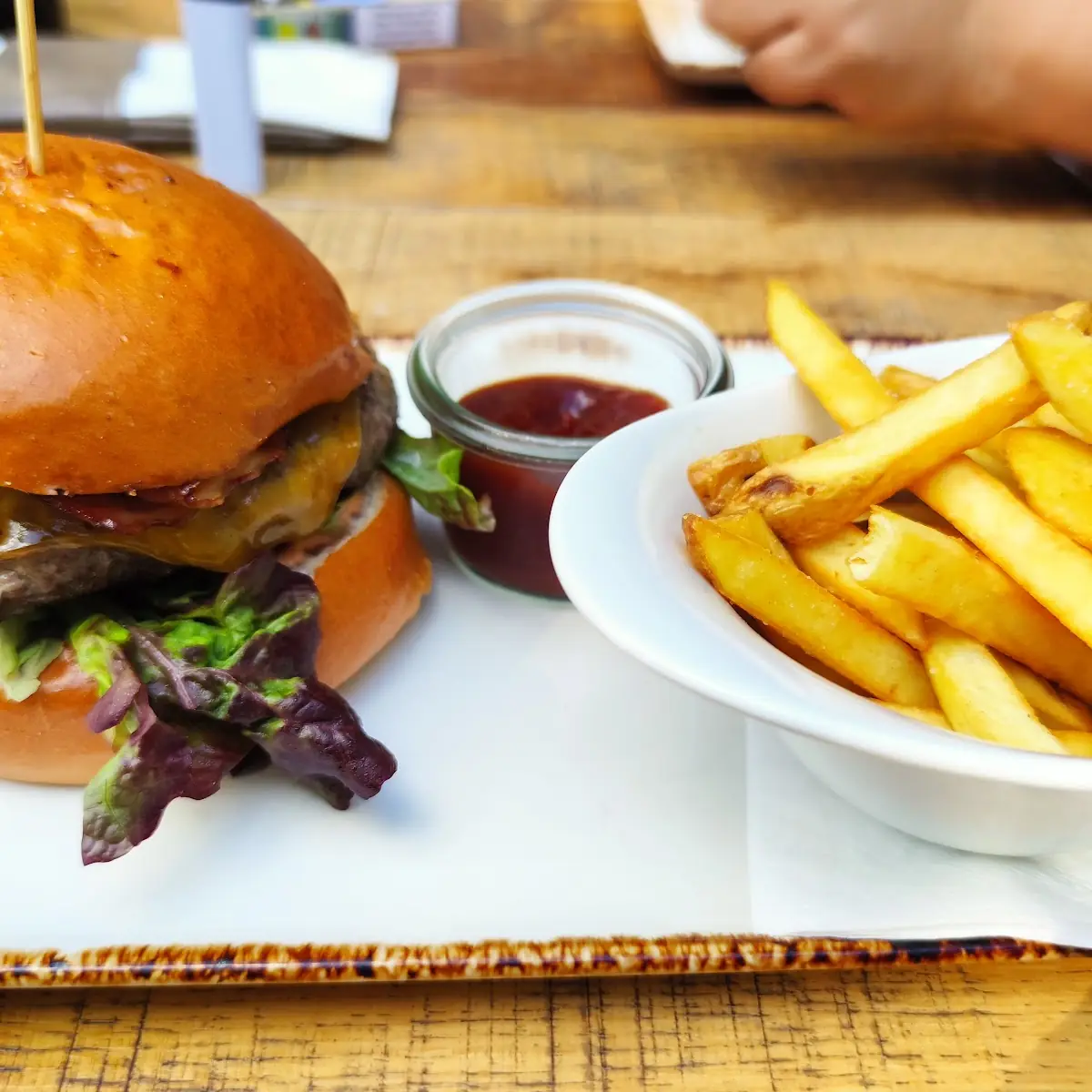 Allee Cheeseburger