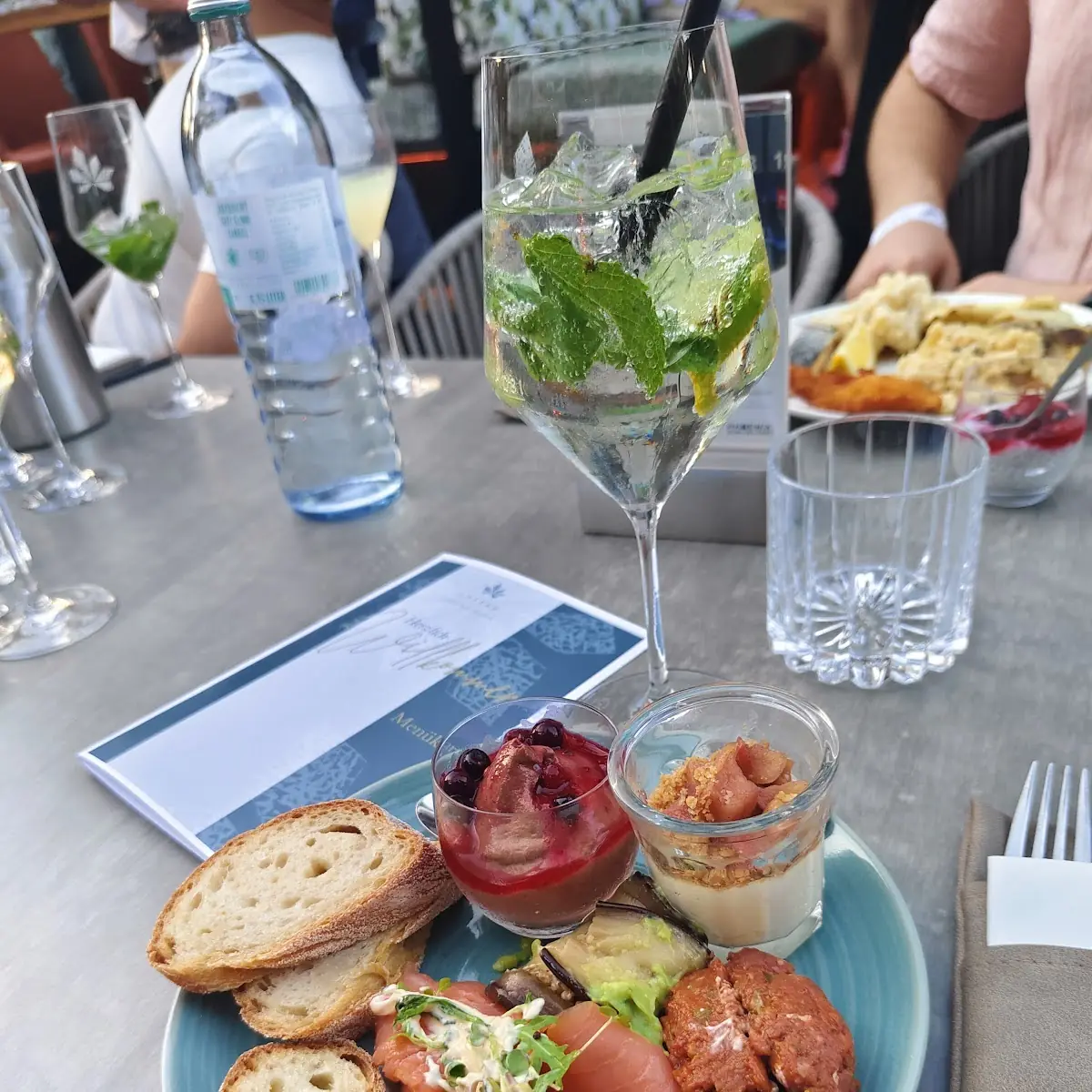 Beef Tataren Lachs Mit Weiße Baguette