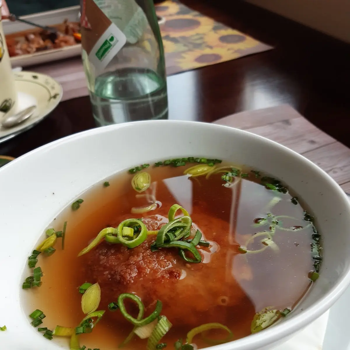Bärlauchsuppre Geröstete Leber Kaspressknödelsuppe