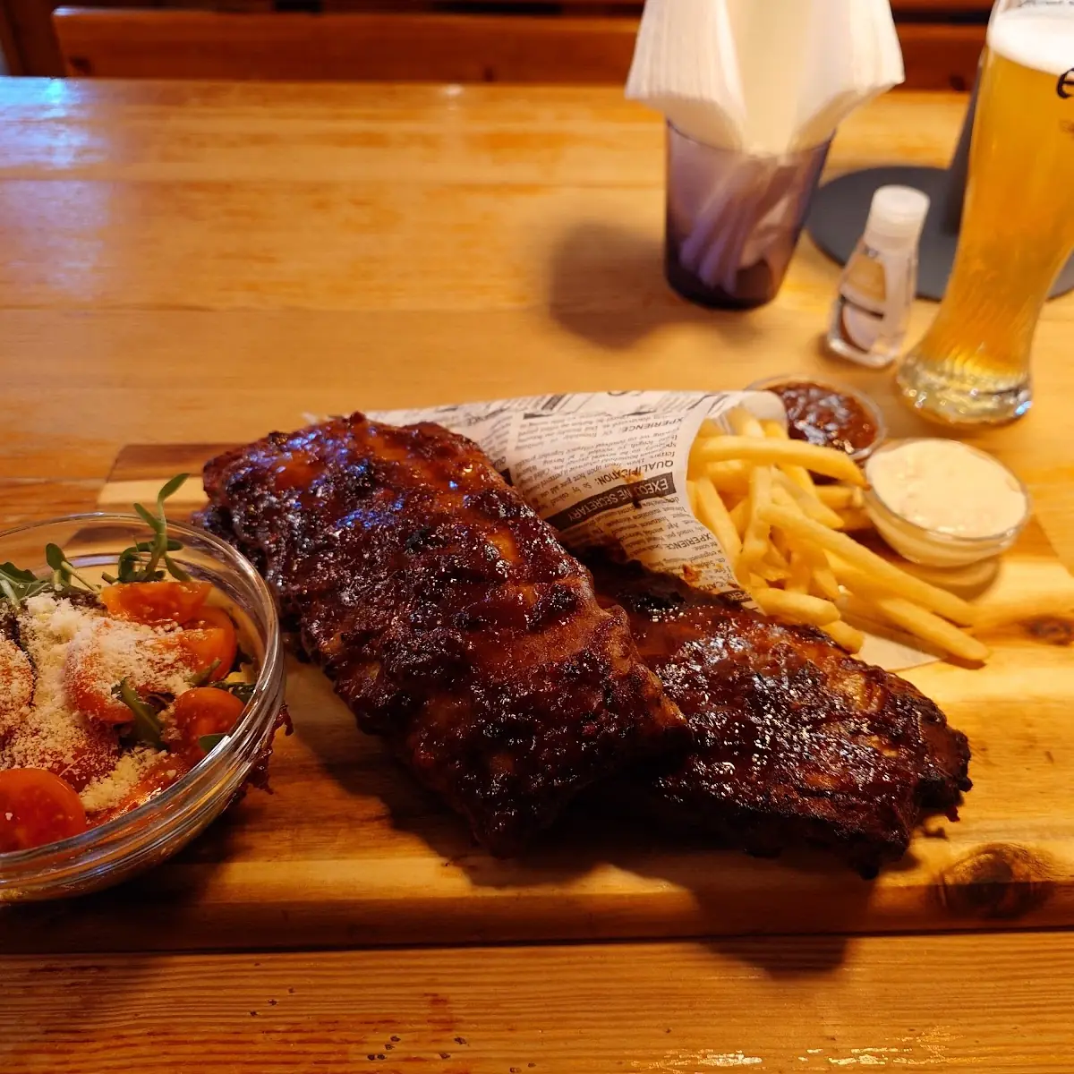 Ribs of Vienna and Mixed Greens Salad