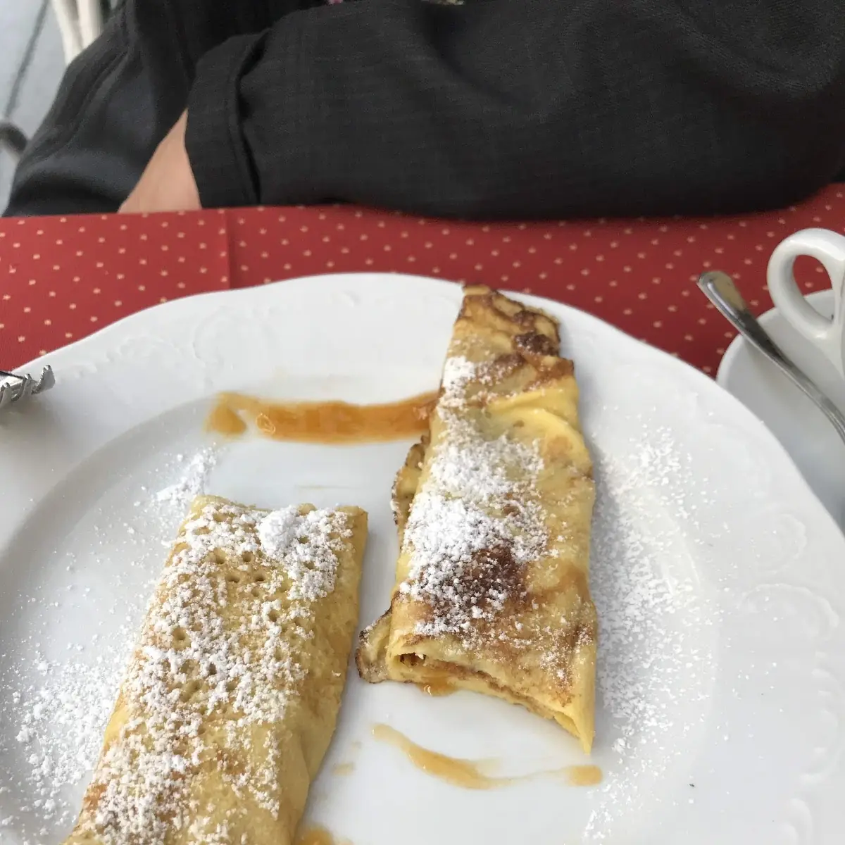 Palatschinken Mit Marillenmarmelade