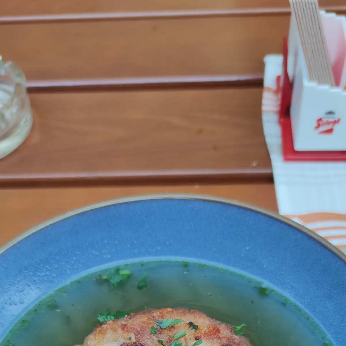 Rinderbrühe Mit Kaspressknödel Oder So Ähnlich