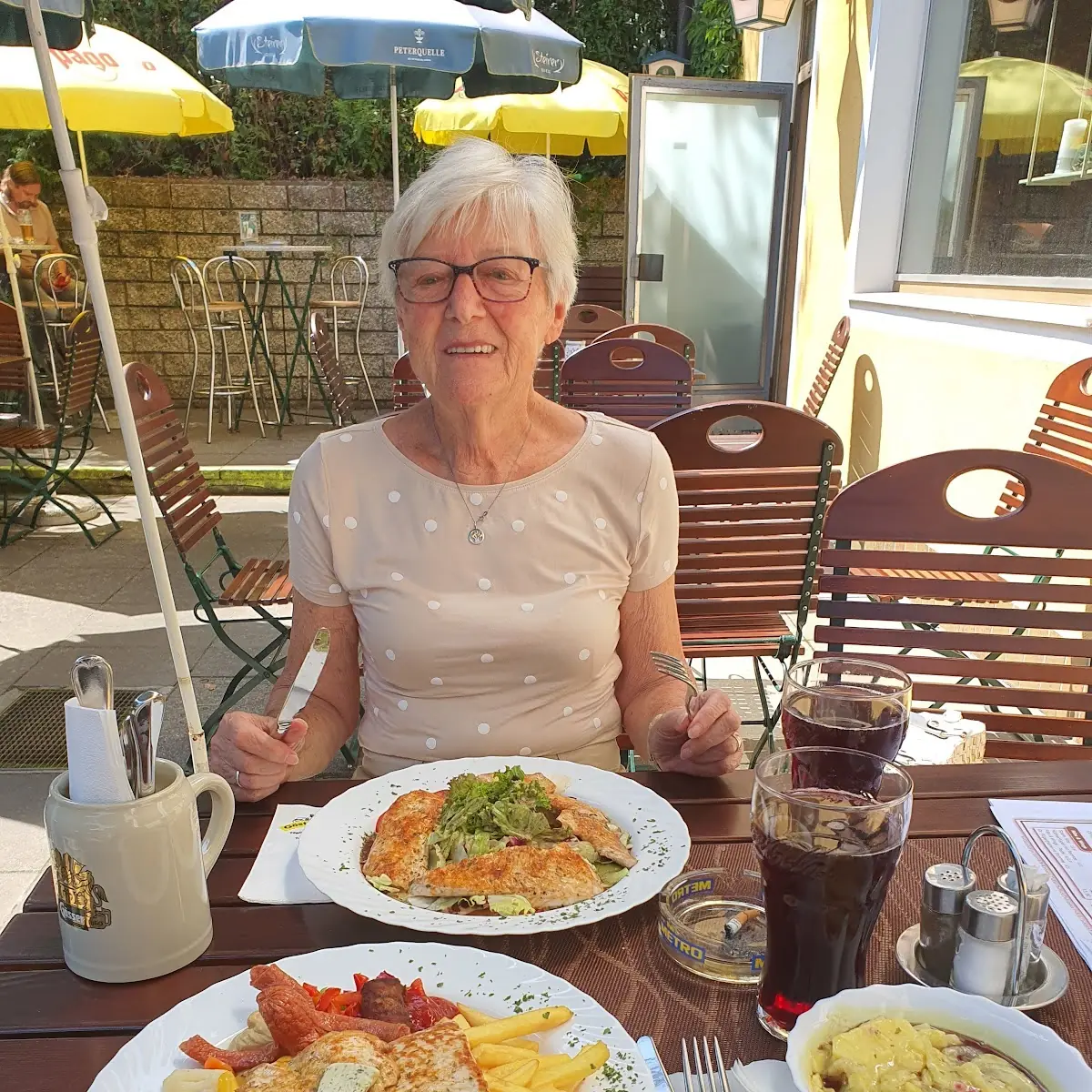 Grillteller Und Backhendelsalat