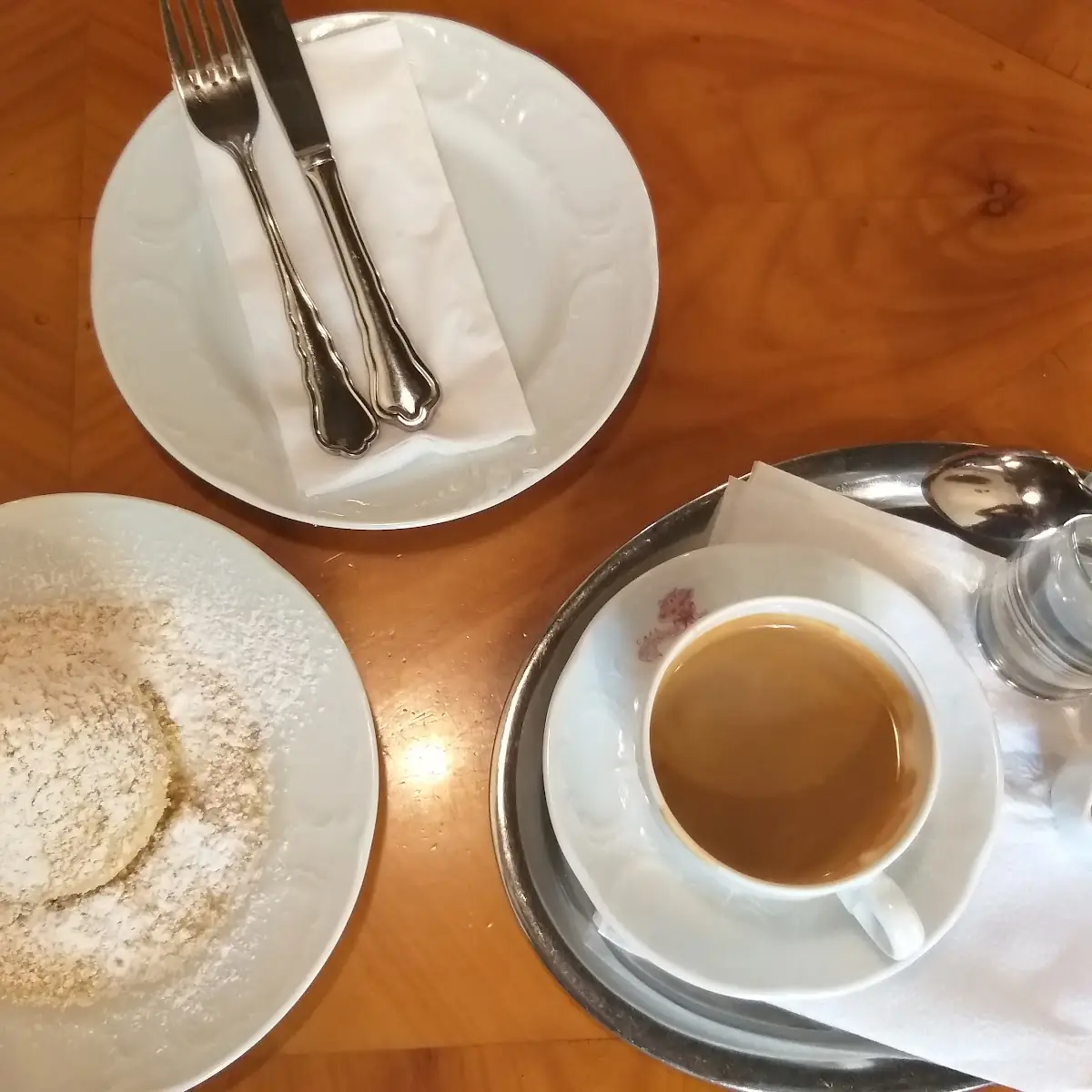 Brauner Mit Marillenknödel