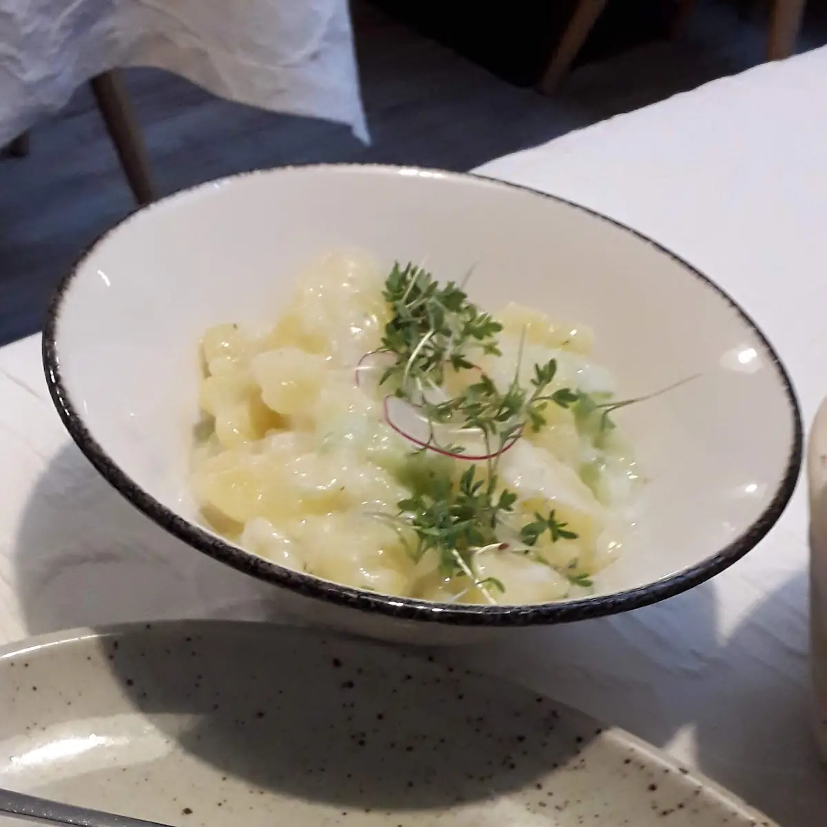 Erdäpfel-gurkensalat