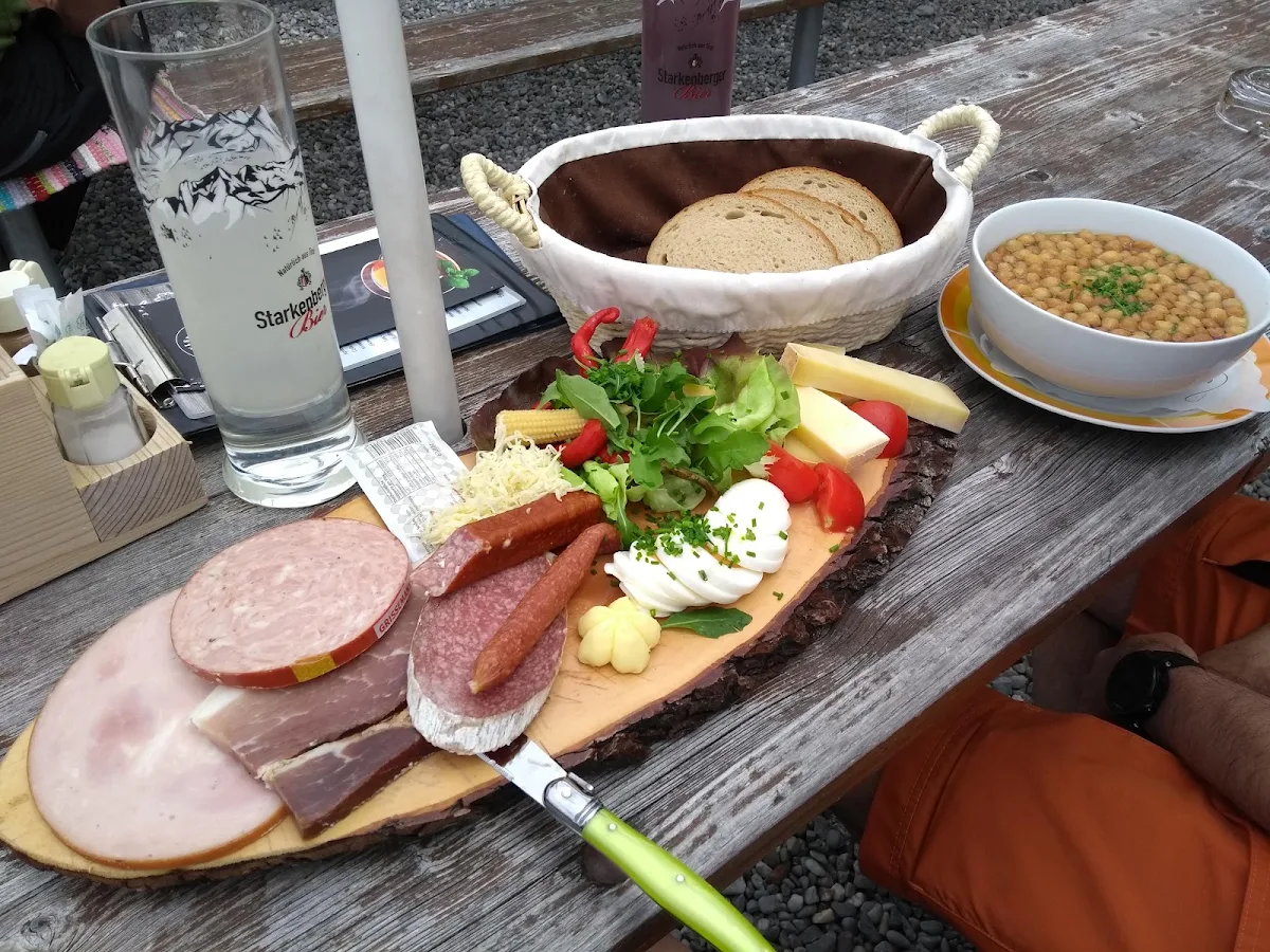Backerbsensuppe Und Brettljause