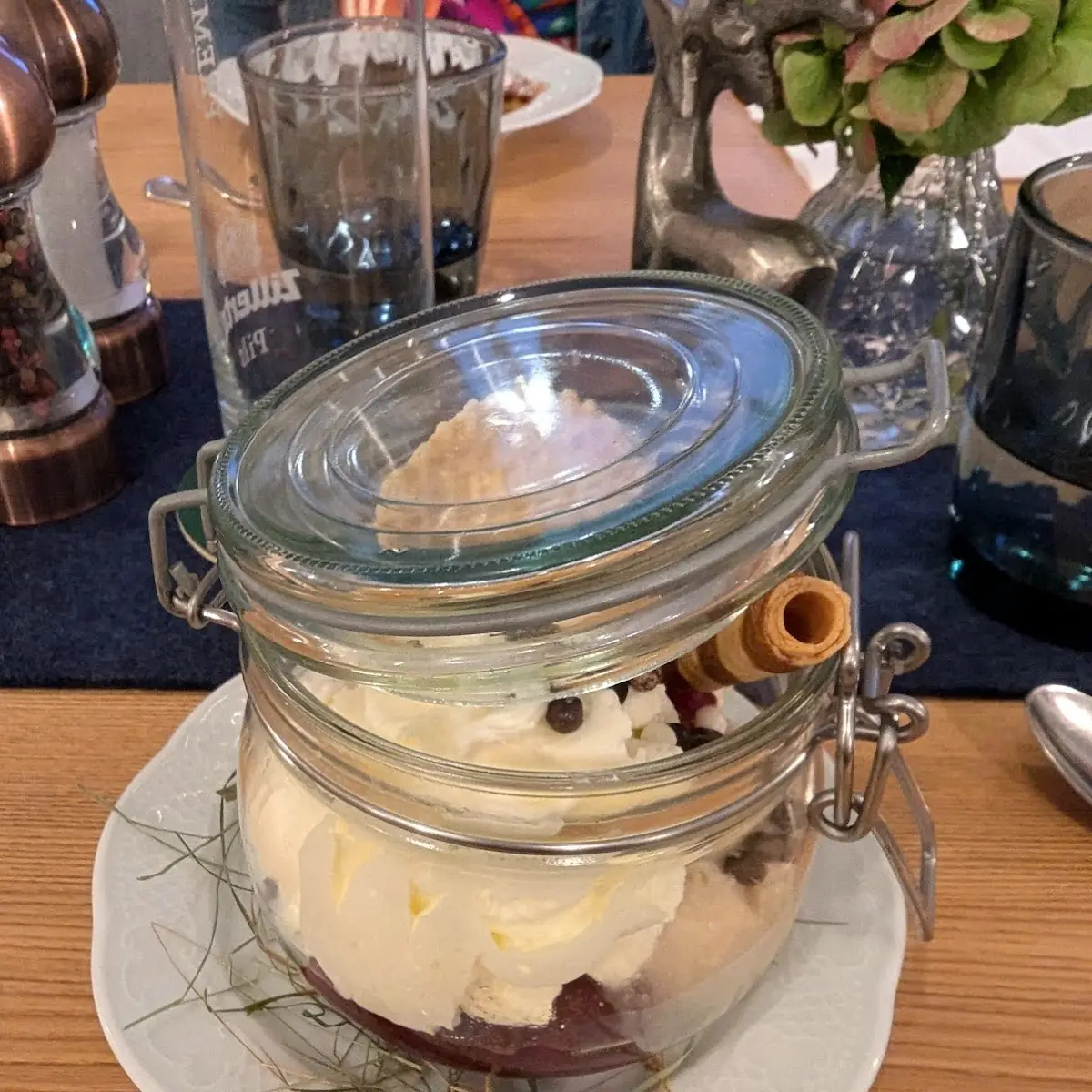 Eiskreation Mit Kräutereis