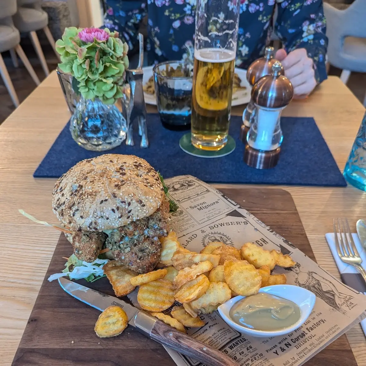 Hähnchenburger Mit Kürbiskernpanade Kürbismayo Und Kartoffelchips