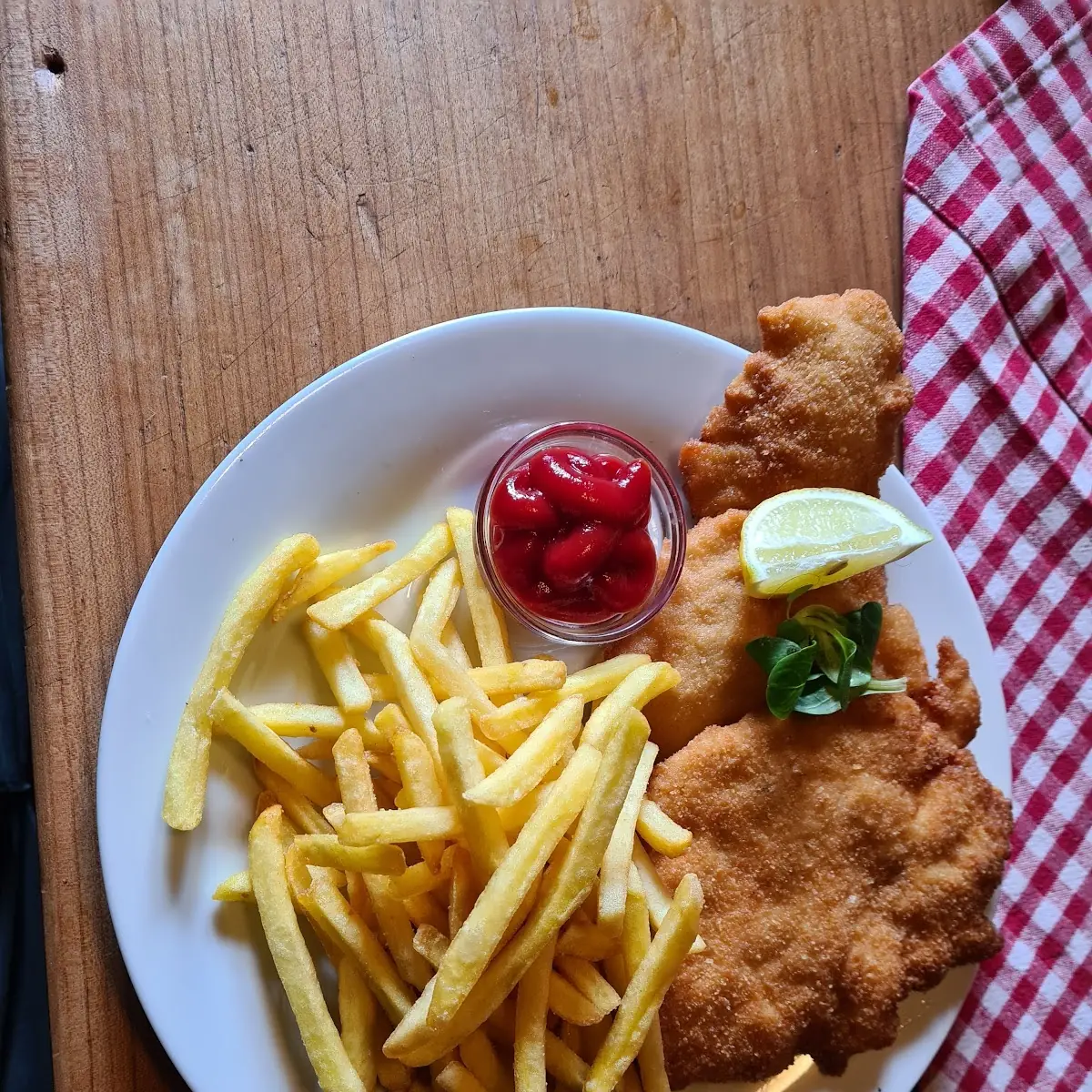 Wienerschnitzel Mit Pommes