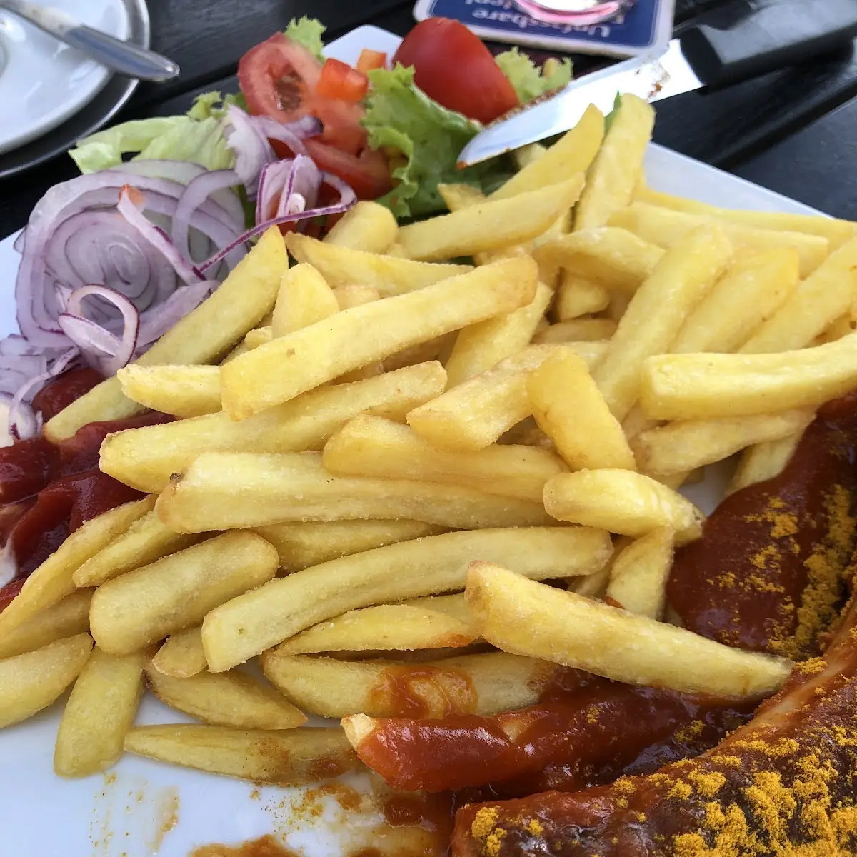 Curryworst Mit Pommes