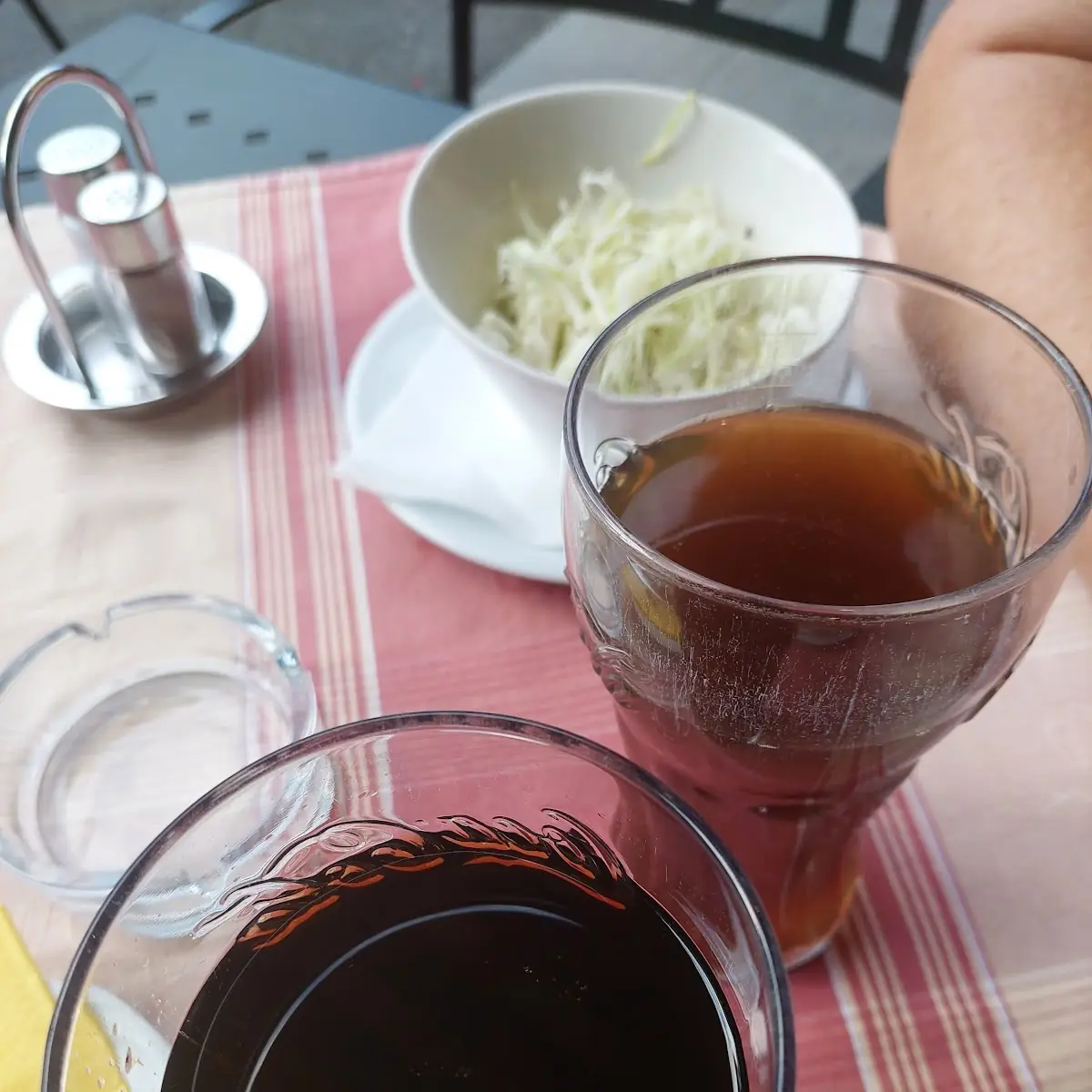 Cola Und Spezi Mit Krautsalat