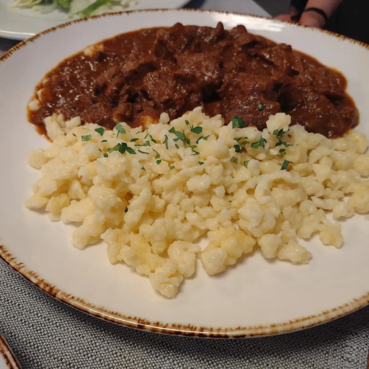 Rindergulasch Mit Spätzle