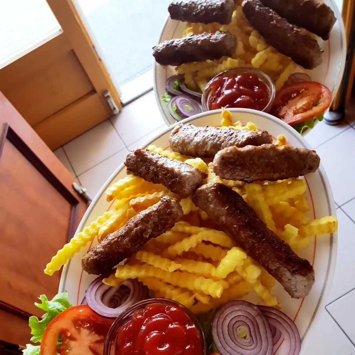 Čevapcici Mit Pommes