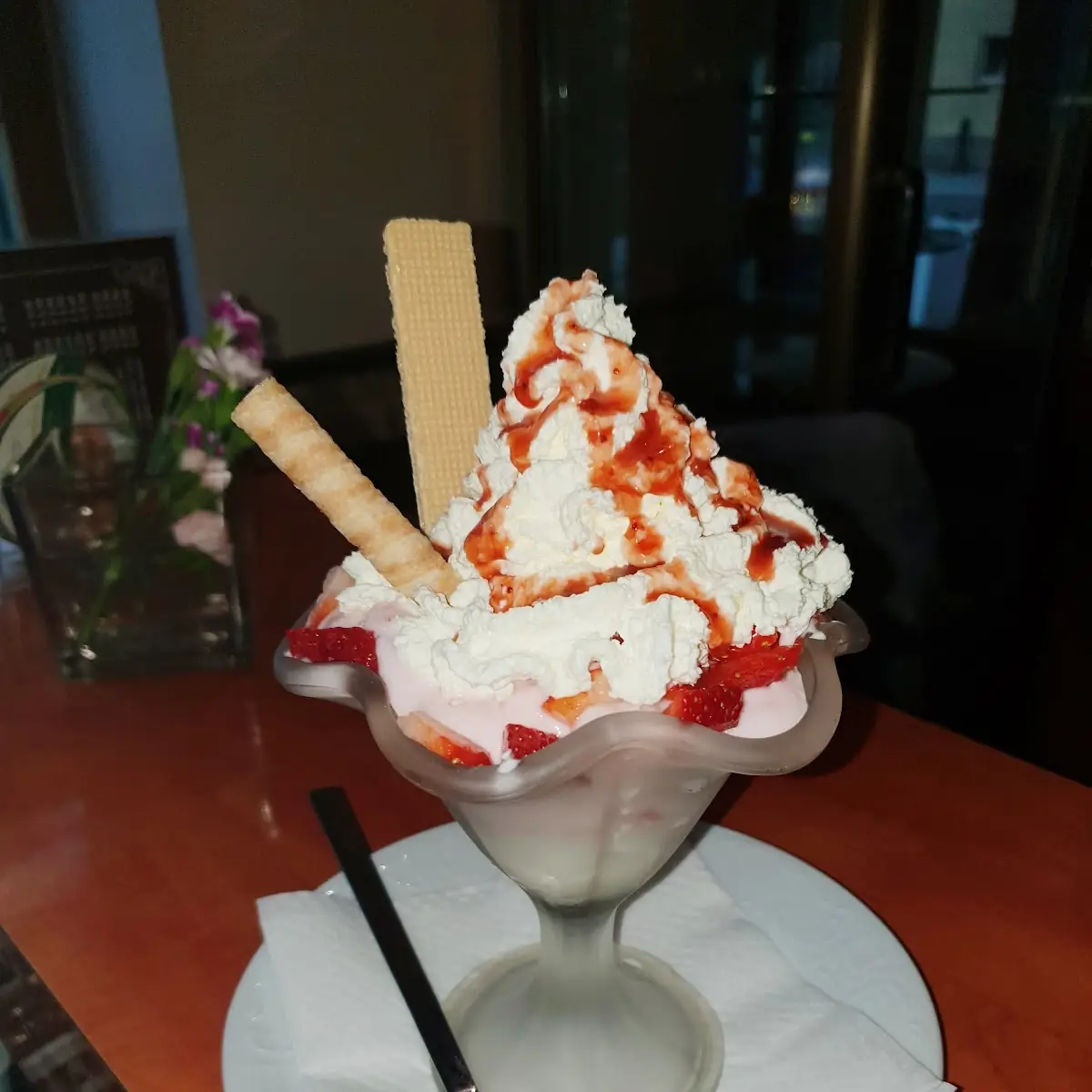 Joghurt Erdbeerbecher