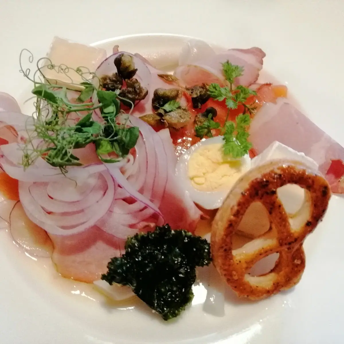 Hausgebeizter Lachs Mit Krenmus Und Rauchspeck